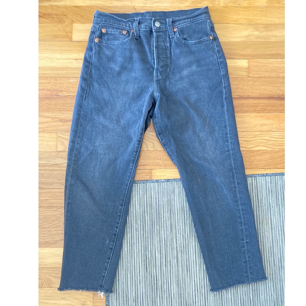 Levi’s Wedgie Icon fit in Deedee wash (cropped)